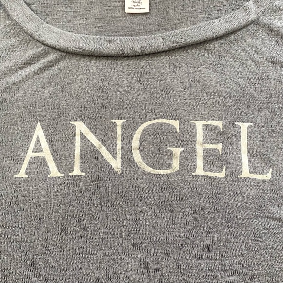 Victoria’s Secret Lightweight Graphic Sweater NWOTs - Picture 4 of 4